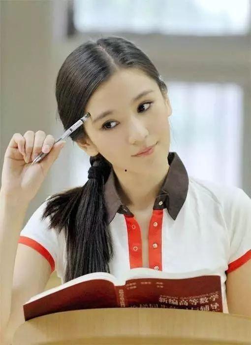 长沙女校花吃瓜,校园热传的瓜皮背后真相揭秘”