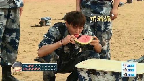 吃瓜女军人,一位女军人的独特生活剪影