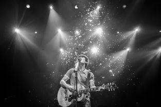 赵雷吃瓜照片,捕捉娱乐圈最新热点