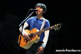 赵雷吃瓜照片,捕捉娱乐圈最新热点